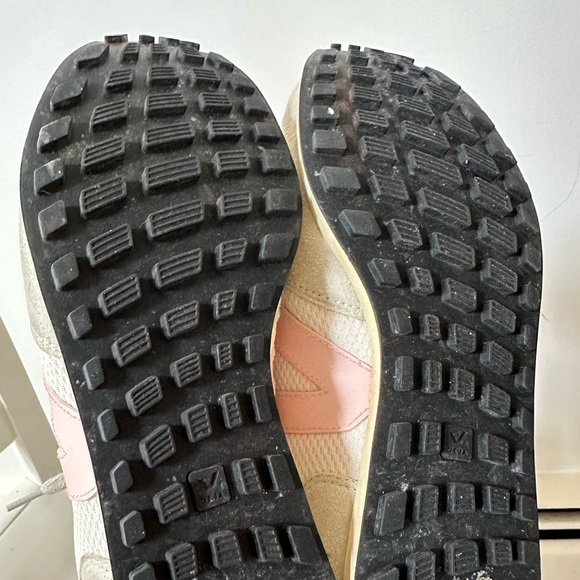 Veja Women's Sneakers in Cream and Pink - Picture 5 of 8